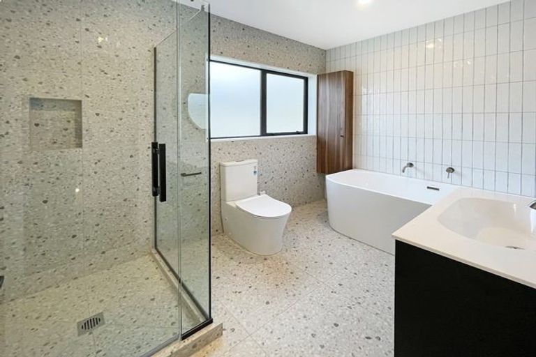 Photo of property in 7a Ballial Place, West Harbour, Auckland, 0618