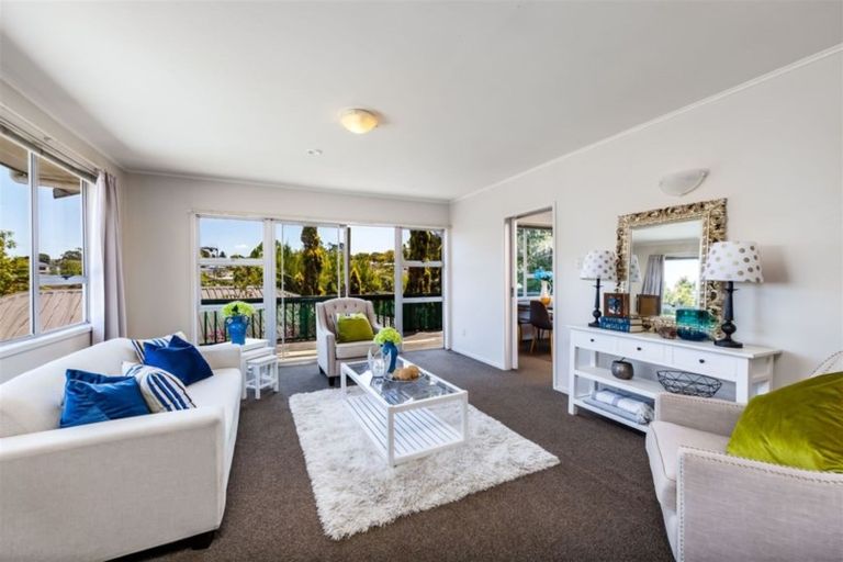 Photo of property in 1/11 Cassia Place, Sunnynook, Auckland, 0620