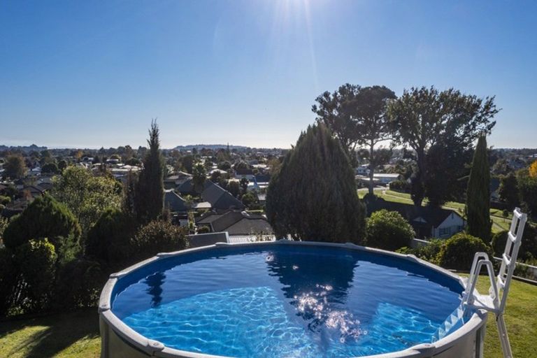 Photo of property in 37 Hetley Crescent, Taradale, Napier, 4112