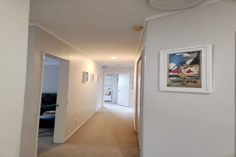 Photo of property in 182a Whites Line East, Waiwhetu, Lower Hutt, 5010