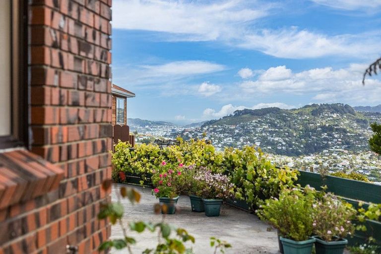 Photo of property in 33 Satara Crescent, Khandallah, Wellington, 6035