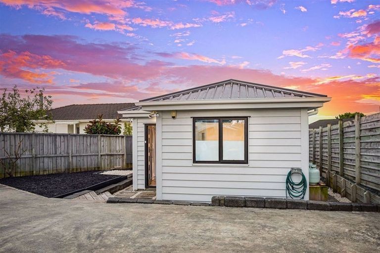 Photo of property in 30b Doone Place, Massey, Auckland, 0614