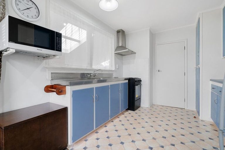 Photo of property in 4 Clendon Place, Manurewa, Auckland, 2102