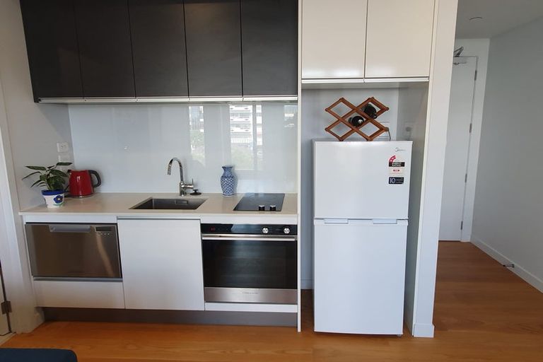 Photo of property in Frank Sargeson Apts, 204/74 Anzac Street, Takapuna, Auckland, 0622