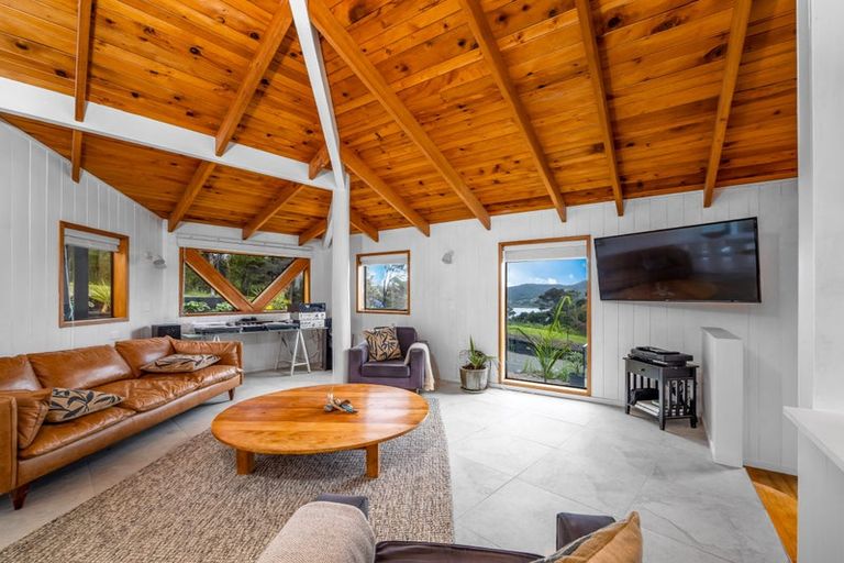 Photo of property in 77 Te Wahapu Road, Russell, 0272