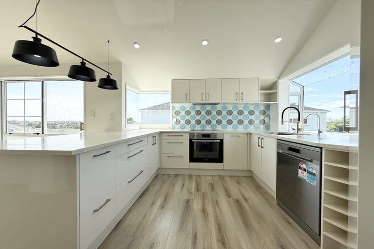 Photo of property in 38a Cherub Place, West Harbour, Auckland, 0618