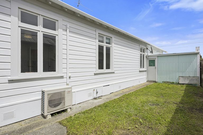 Photo of property in 57 Royal Crescent, Saint Kilda, Dunedin, 9012