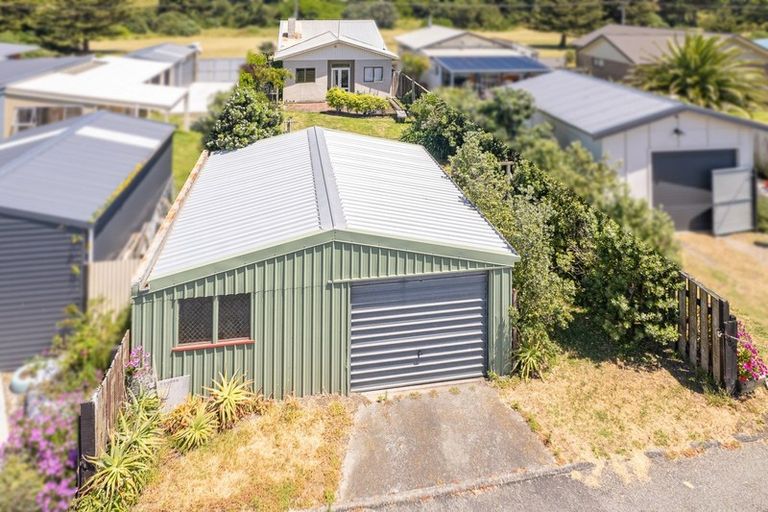 Photo of property in 10 Seafront Road, Castlecliff, Whanganui, 4501