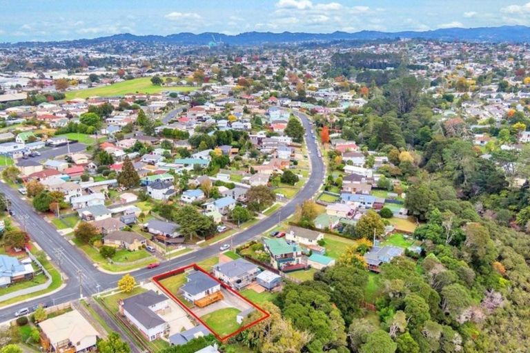 Photo of property in 60 Glen Marine Parade, Glendene, Auckland, 0602