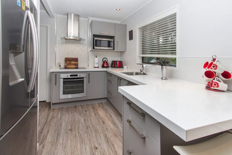 Photo of property in 1/16 Cornelian Crescent, Half Moon Bay, Auckland, 2012