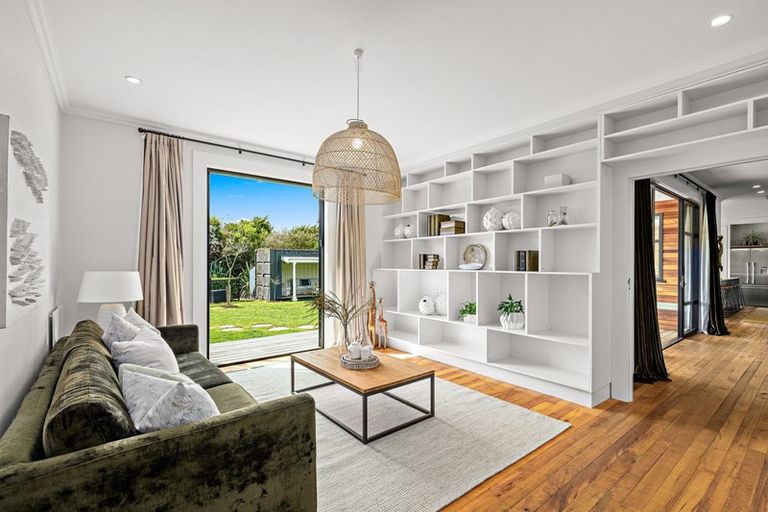 Photo of property in 2 Tamahunga Drive, Matakana, Warkworth, 0985