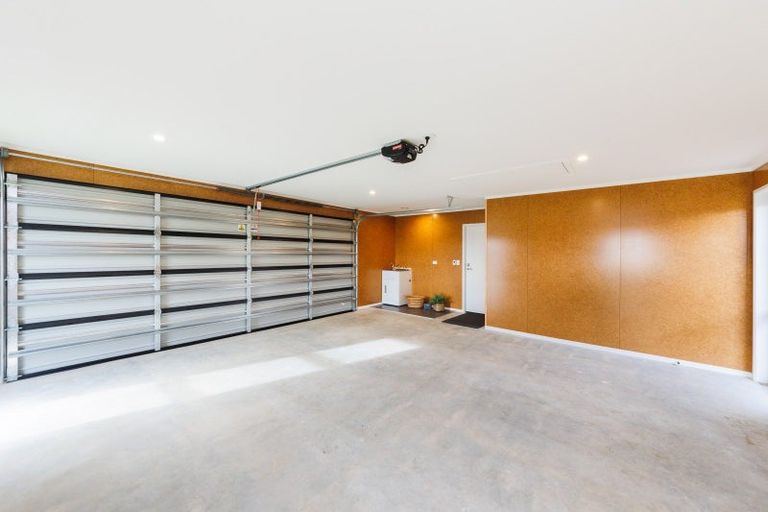 Photo of property in 8 Pahiki Crescent, Levin, 5510