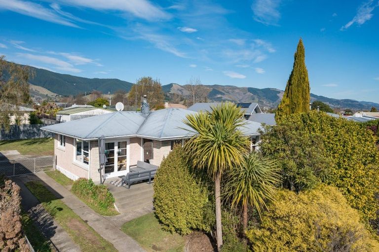 Photo of property in 21 Tennyson Crescent, Stoke, Nelson, 7011