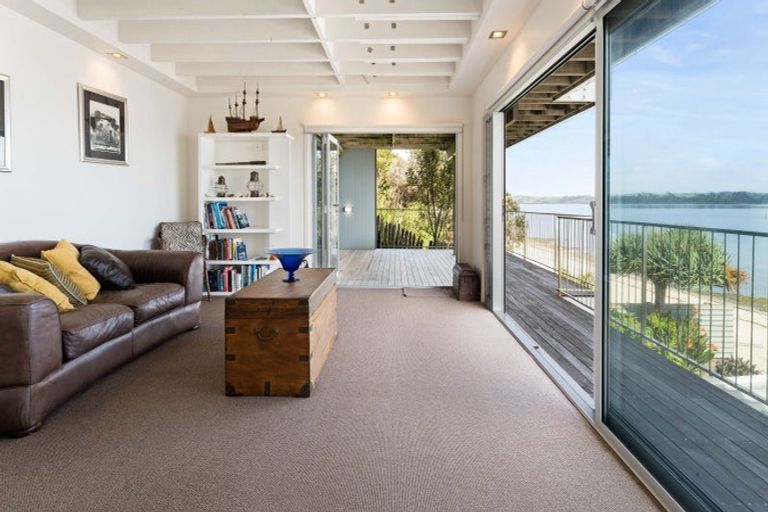 Photo of property in 109a Torkar Road, Clarks Beach, 2122