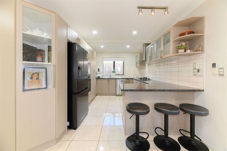 Photo of property in 99a Awaroa Road, Sunnyvale, Auckland, 0612