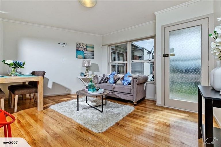 Photo of property in 2/13a Evelyn Place, Hillcrest, Auckland, 0627
