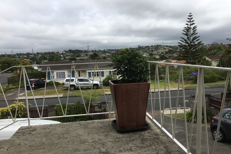 Photo of property in 19 Helleur Road, Massey, Auckland, 0614