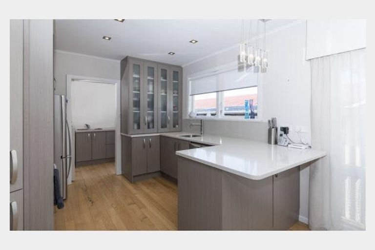 Photo of property in 39 Megan Avenue, Pakuranga Heights, Auckland, 2010