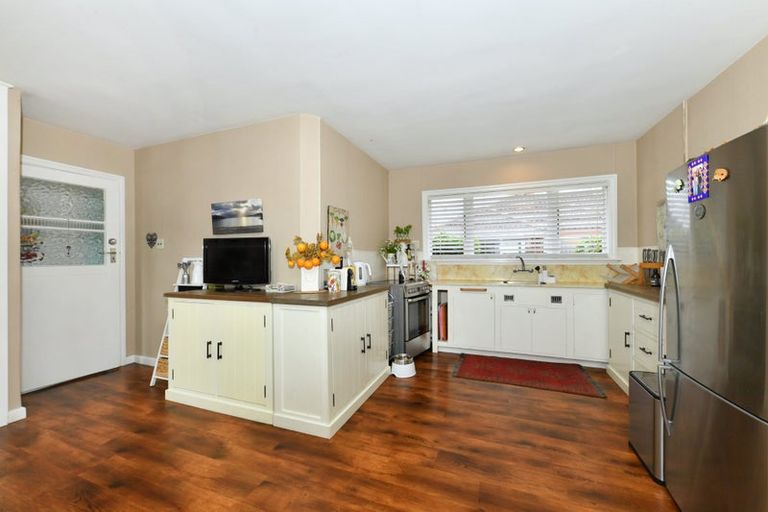 Photo of property in 19 Middlepark Road, Sockburn, Christchurch, 8042