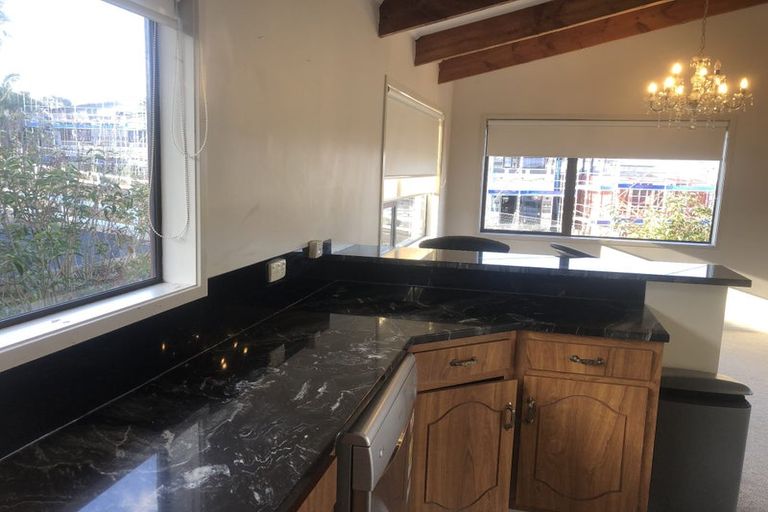 Photo of property in 24a East Coast Road, Milford, Auckland, 0620