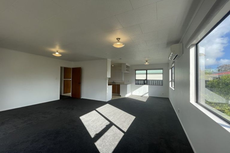 Photo of property in 1/94 Roberts Road, Te Atatu South, Auckland, 0610