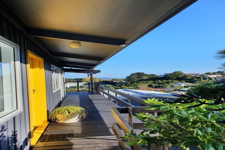 Photo of property in 8 Toporoa View, Ascot Park, Porirua, 5024