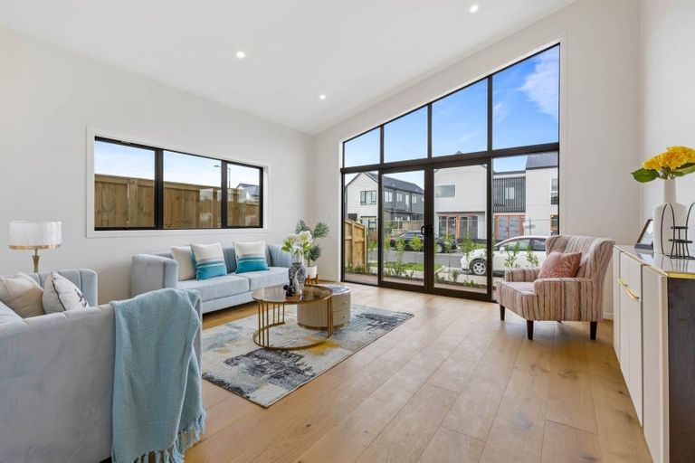 Photo of property in 19 Cara Avenue, Kumeu, 0810