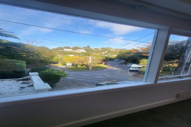 Photo of property in 2/8 Governor Road, Northland, Wellington, 6012