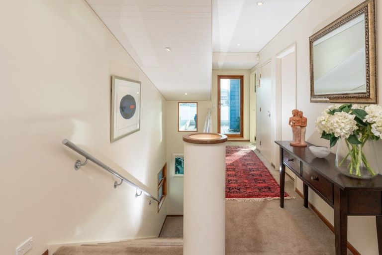 Photo of property in 20 The Crescent, Roseneath, Wellington, 6011