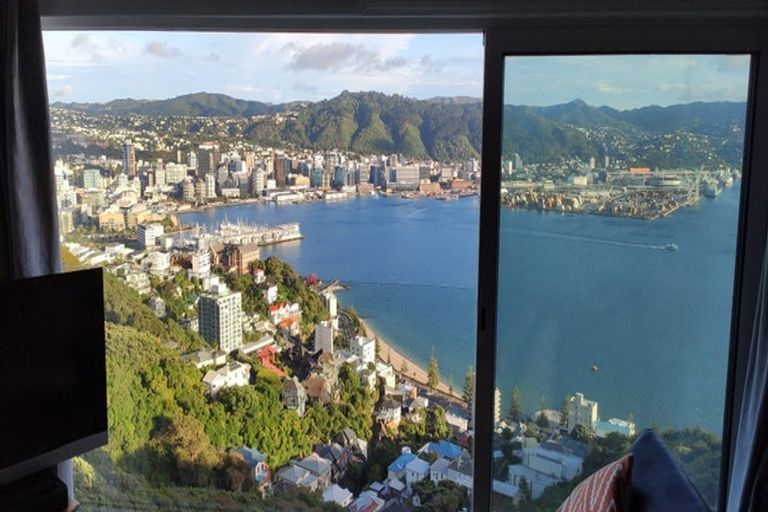 Photo of property in 22 Robieson Street, Roseneath, Wellington, 6011