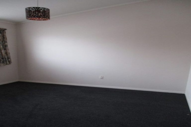 Photo of property in 98 Gossamer Drive, Pakuranga Heights, Auckland, 2010