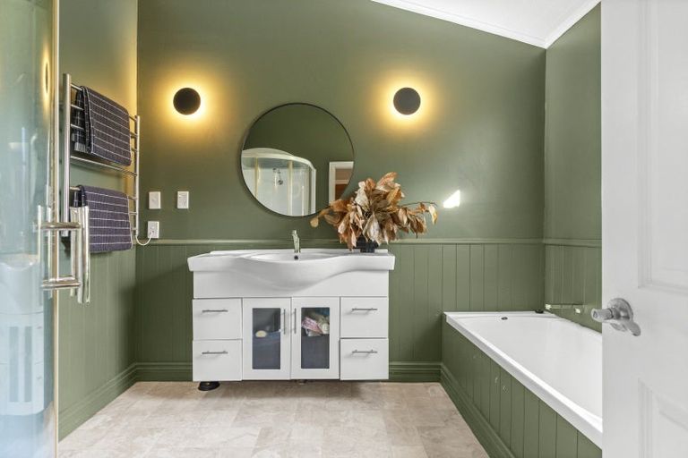 Photo of property in 206 Main Street, Greytown, 5712