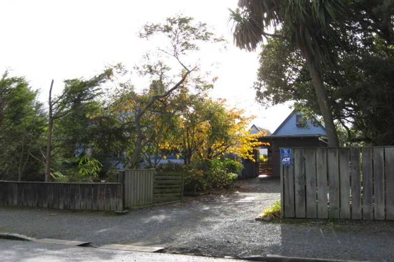 Photo of property in 15 Tokoiti Road, Milton, 9220