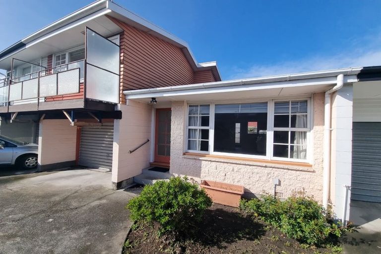 Photo of property in 2/11 Division Street, Riccarton, Christchurch, 8041