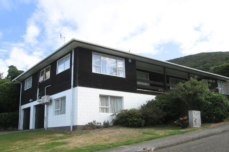 Photo of property in 21 Paddington Grove, Karori, Wellington, 6012