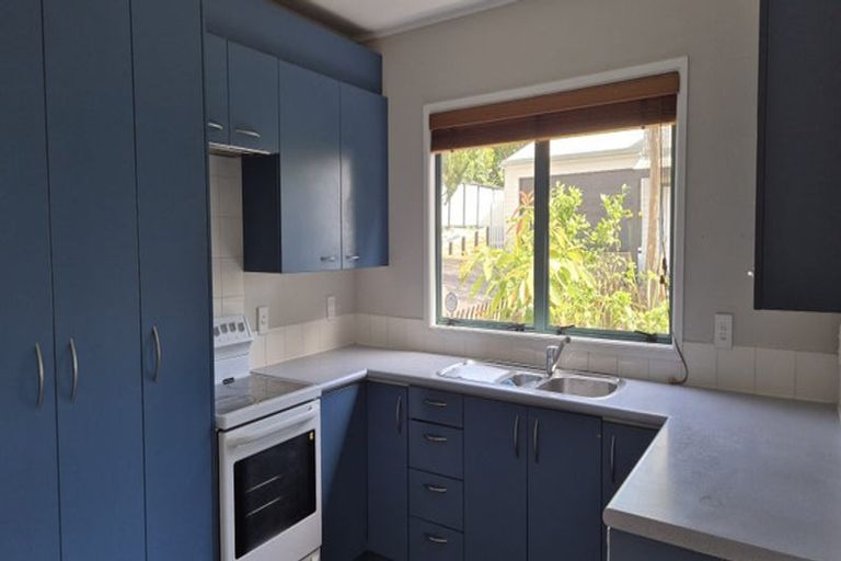 Photo of property in 2/485 Don Buck Road, Massey, Auckland, 0614