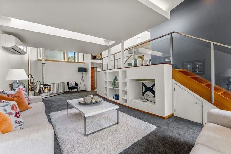 Photo of property in 65 Forrest Hill Road, Milford, Auckland, 0620