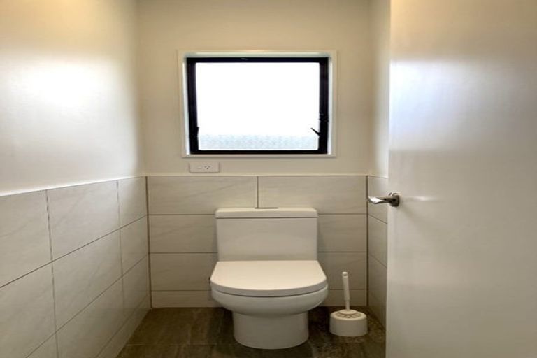 Photo of property in 2/279 Hobsonville Road, Hobsonville, Auckland, 0618