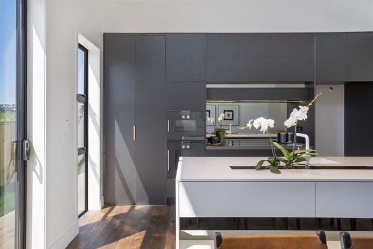 Photo of property in 2 Luff Place, Long Bay, Auckland, 0630