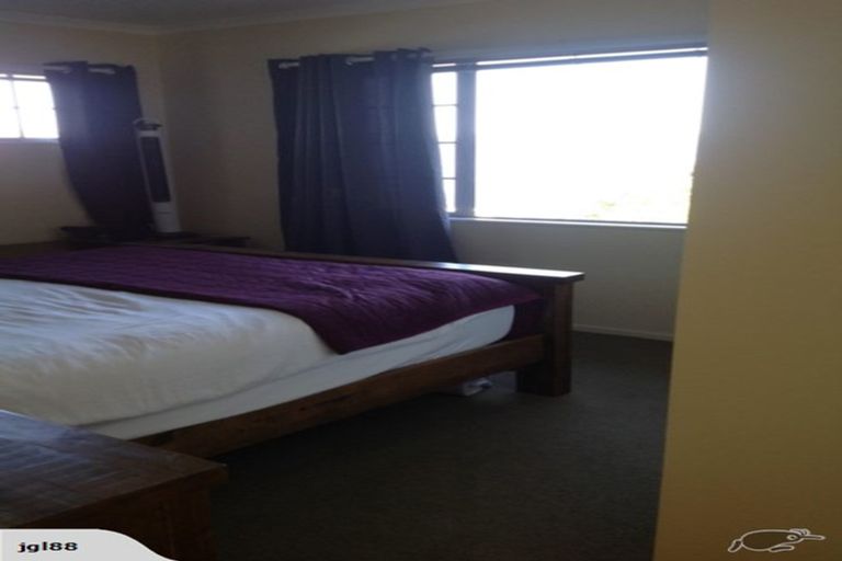 Photo of property in 36b Tamworth Crescent, Newlands, Wellington, 6037