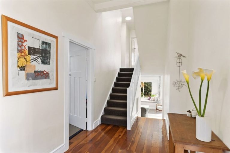 Photo of property in 19 Hemi Street, Narrow Neck, Auckland, 0622