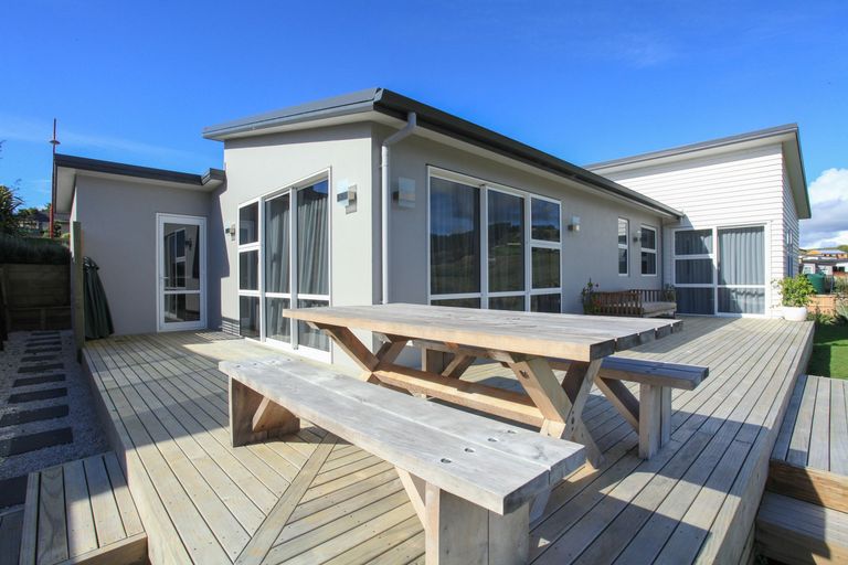 Photo of property in 19 Robertson Street, Raglan, 3225