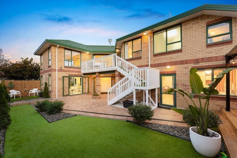 Photo of property in 8 Vinograd Drive, Te Atatu Peninsula, Auckland, 0610