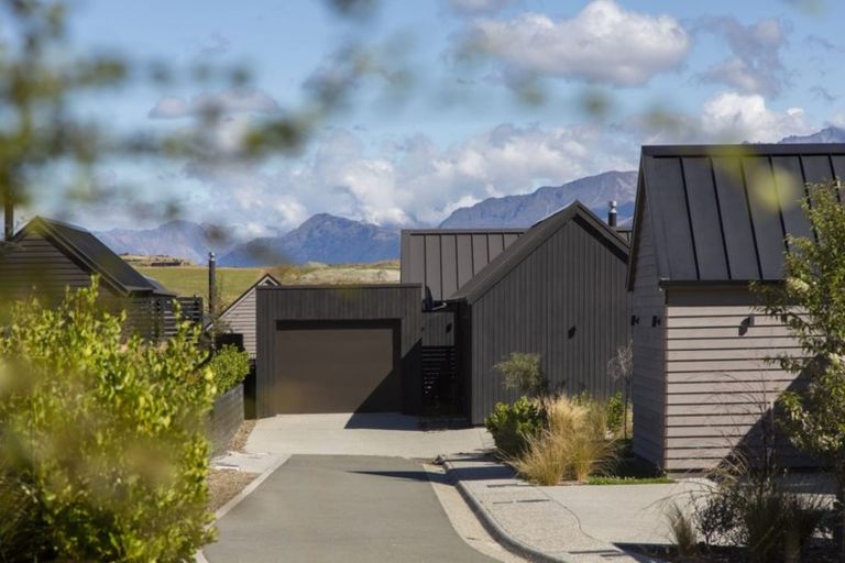 Photo of property in 8 Parera Lane, Jacks Point, Queenstown, 9371