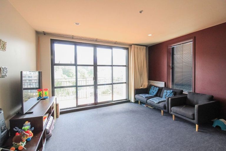 Photo of property in Atrium Towers, 8f/154 The Terrace, Wellington Central, Wellington, 6011