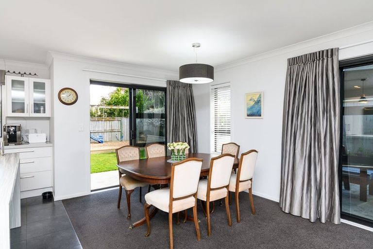 Photo of property in 44 Chestnut Close, Kelvin Grove, Palmerston North, 4414