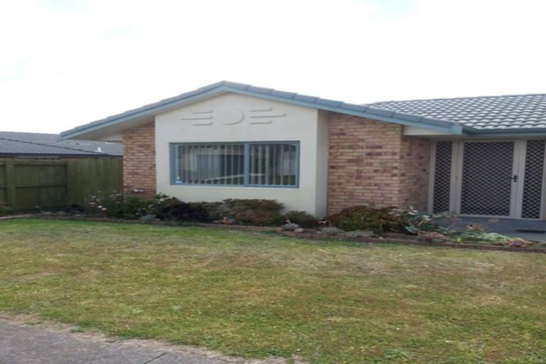 Photo of property in 34 Tussock Avenue, Mangere, Auckland, 2022