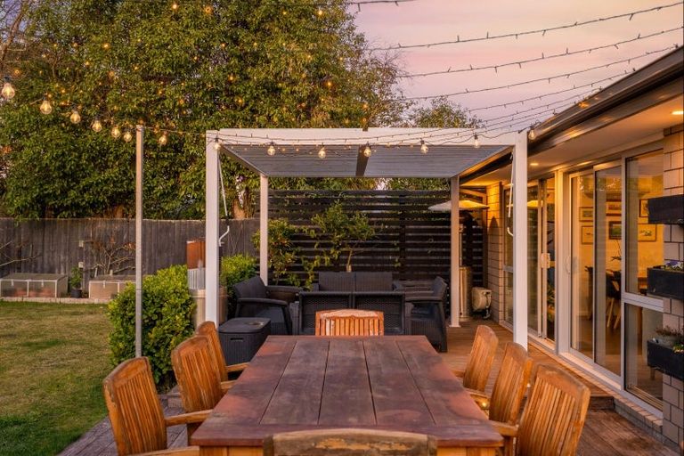 Photo of property in 16 Flaxgrove Place, Parklands, Christchurch, 8083
