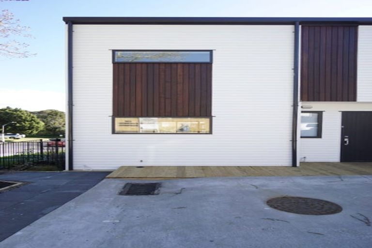 Photo of property in 1/22 Takapu Street, Henderson, Auckland, 0612