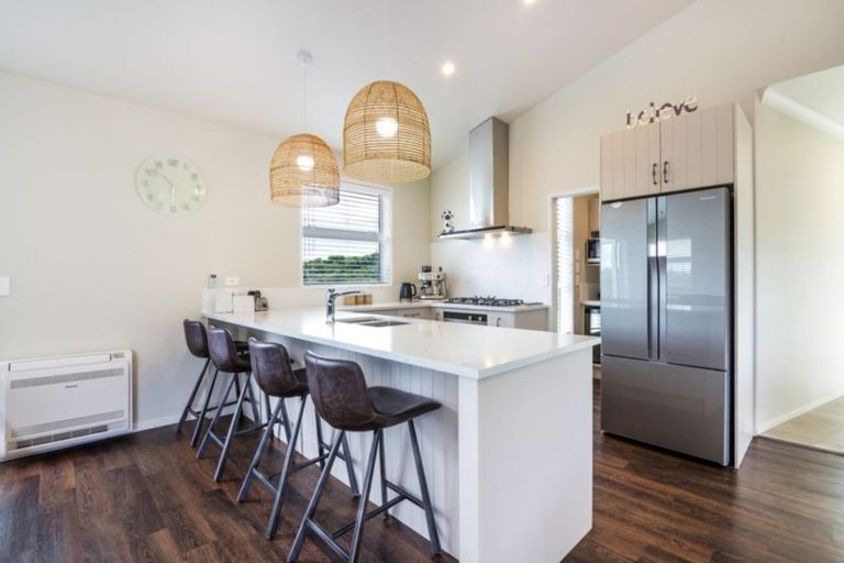 Photo of property in 1 Peregrine Place, Kinloch, Taupo, 3377